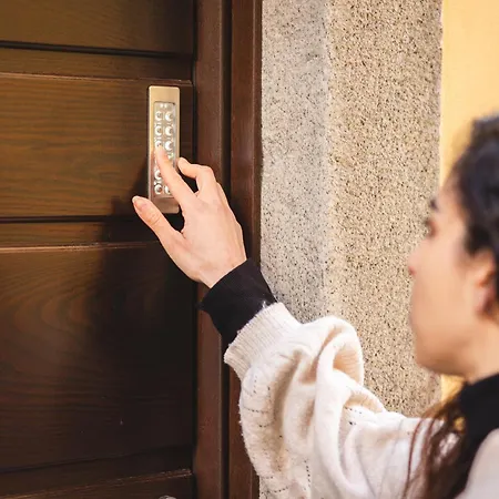 Palazzo Canetti - Piazza Grande - & - Easy Self Check-in Gasthof Locarno